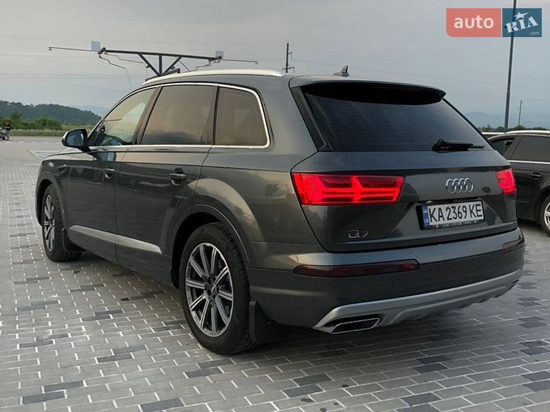 Внедорожник / Кроссовер Audi Q7 2016 в Хусте