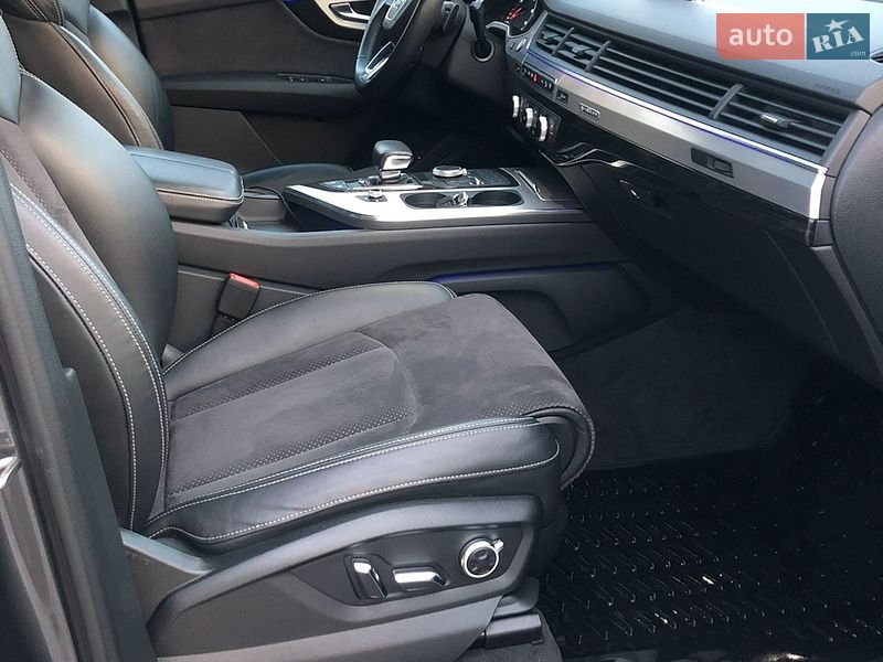 Внедорожник / Кроссовер Audi Q7 2016 в Хусте