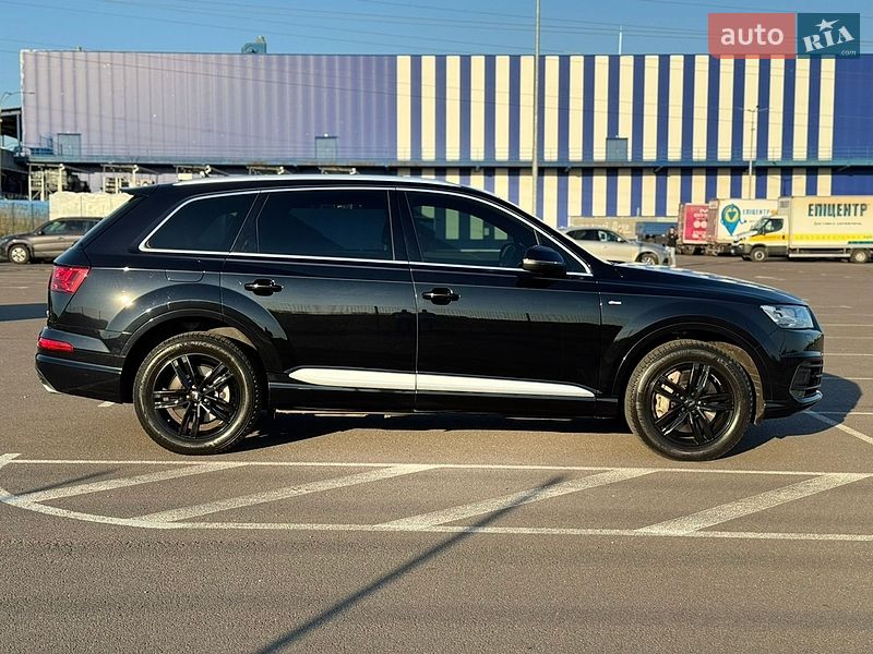 Внедорожник / Кроссовер Audi Q7 2017 в Ровно