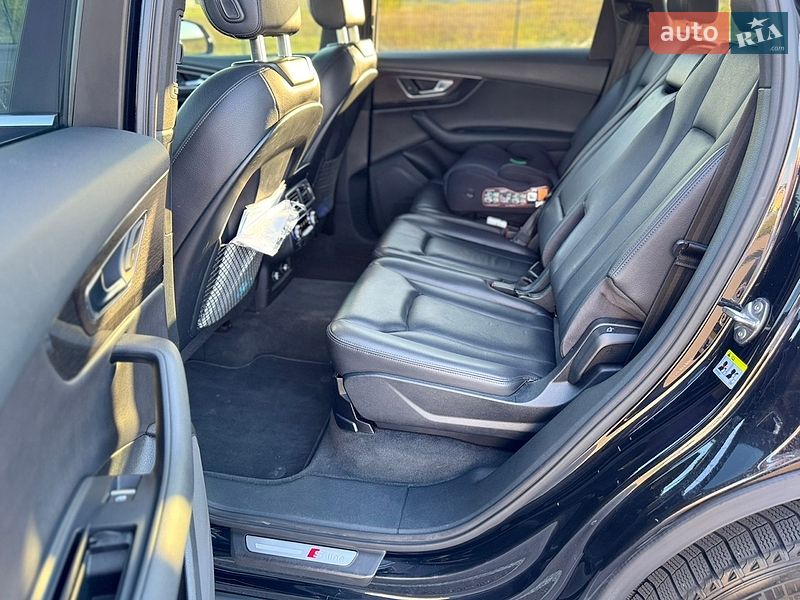 Внедорожник / Кроссовер Audi Q7 2017 в Ровно
