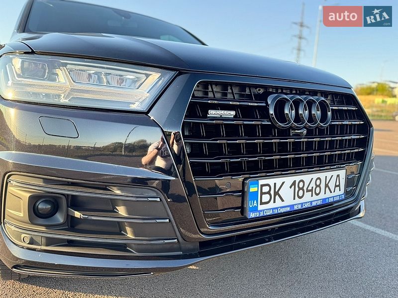 Внедорожник / Кроссовер Audi Q7 2017 в Ровно