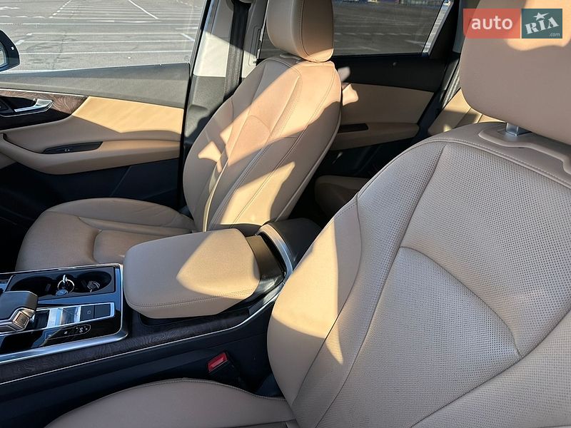 Внедорожник / Кроссовер Audi Q7 2020 в Киеве