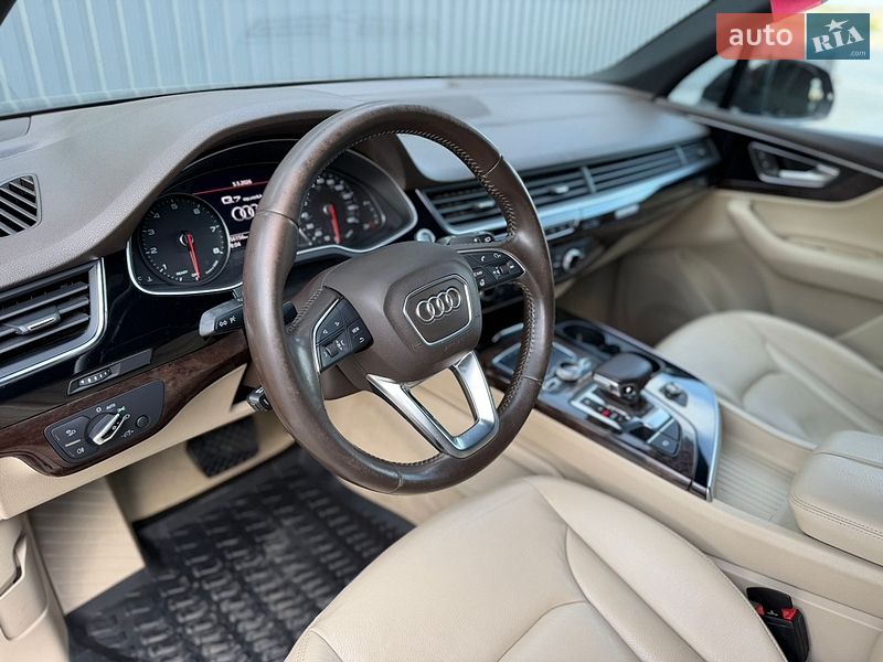 Внедорожник / Кроссовер Audi Q7 2016 в Дубно