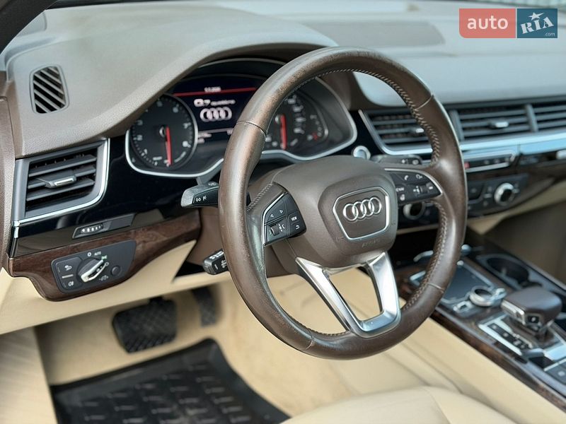 Внедорожник / Кроссовер Audi Q7 2016 в Дубно