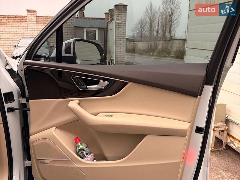 Позашляховик / Кросовер Audi Q7 2017 в Львові