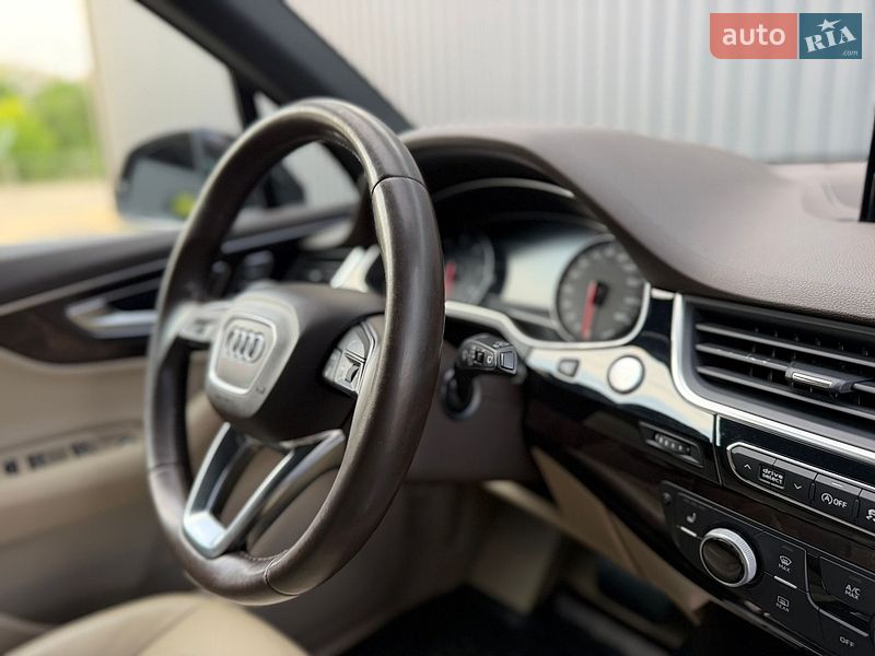 Внедорожник / Кроссовер Audi Q7 2016 в Дубно