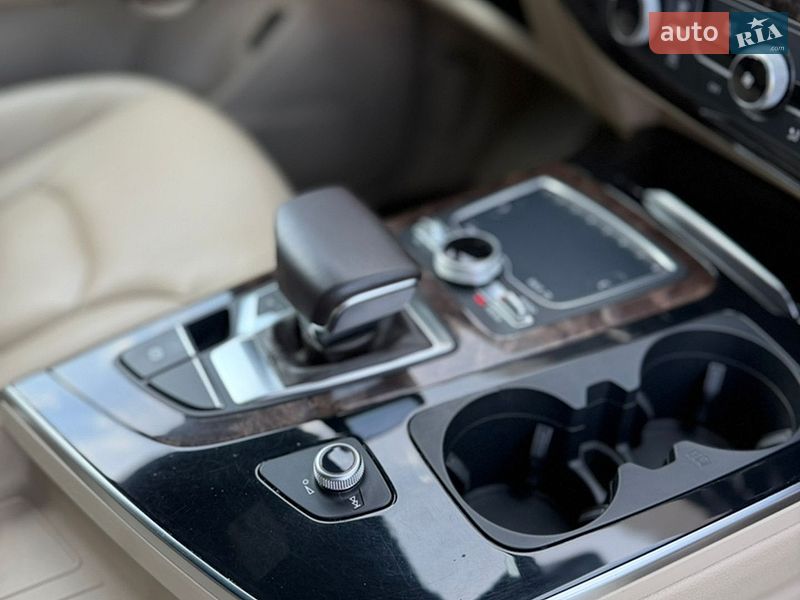 Внедорожник / Кроссовер Audi Q7 2016 в Дубно