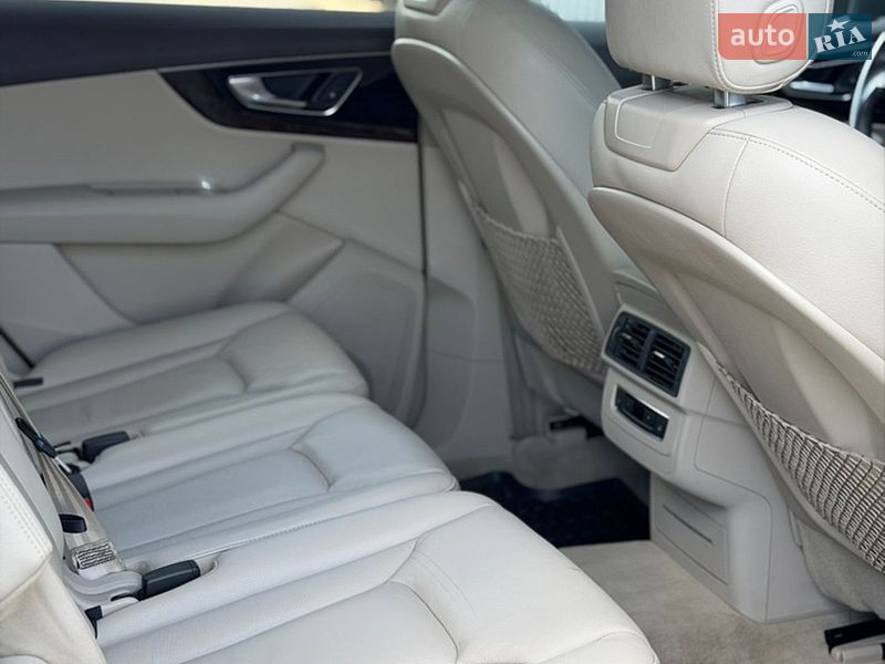 Внедорожник / Кроссовер Audi Q7 2016 в Дубно