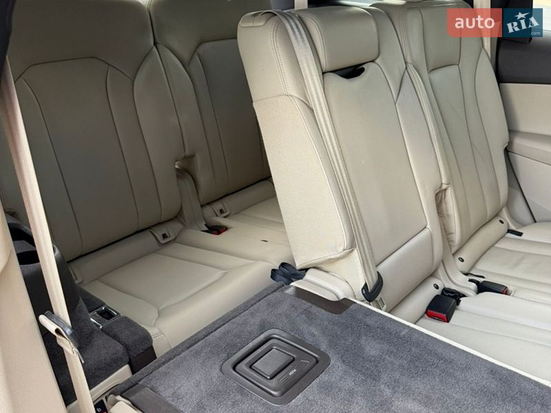 Внедорожник / Кроссовер Audi Q7 2016 в Дубно