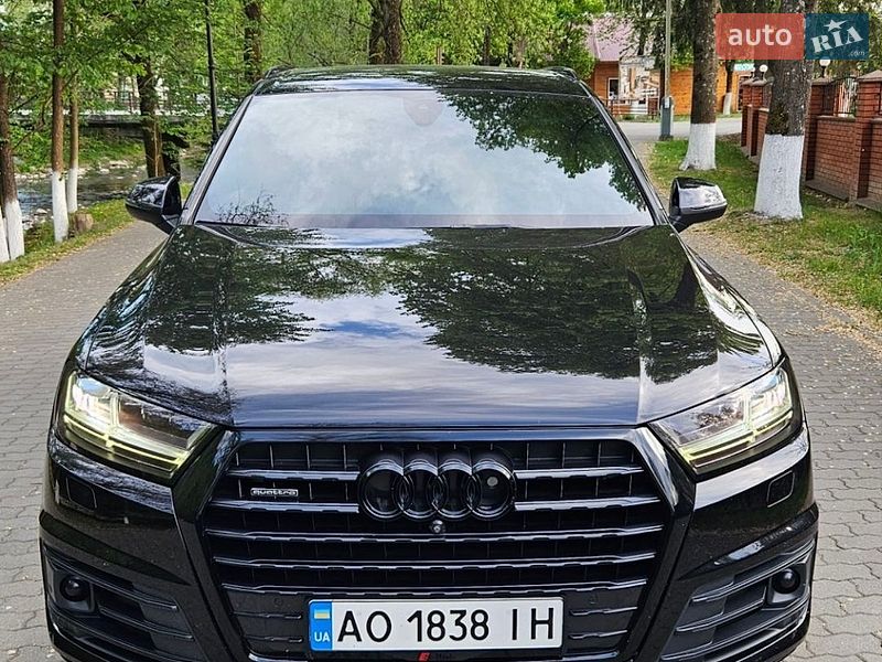 Внедорожник / Кроссовер Audi Q7 2015 в Сваляве