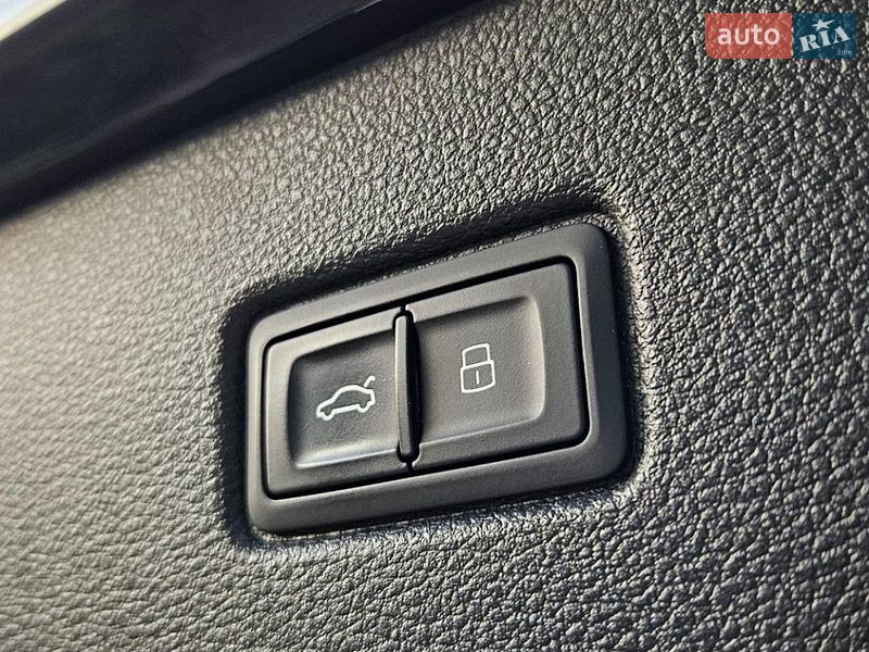Внедорожник / Кроссовер Audi Q7 2015 в Сваляве