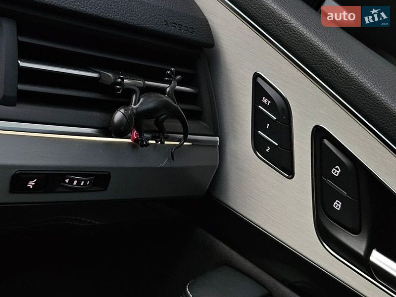 Внедорожник / Кроссовер Audi Q7 2015 в Сваляве