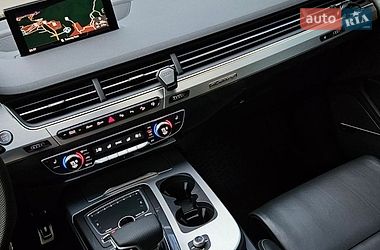 Внедорожник / Кроссовер Audi Q7 2015 в Сваляве