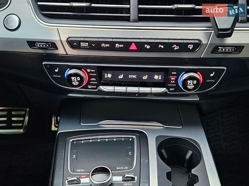Внедорожник / Кроссовер Audi Q7 2015 в Сваляве
