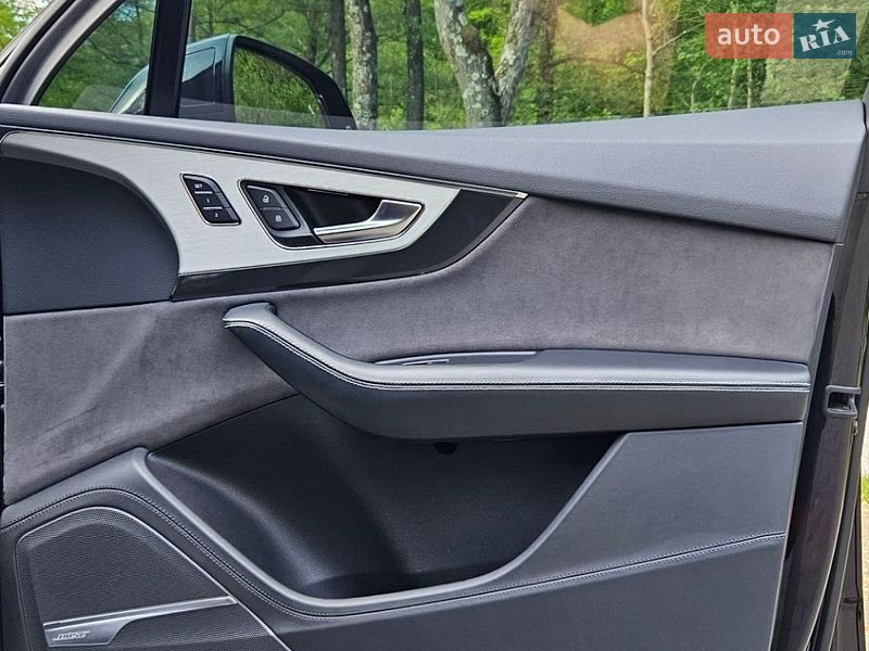 Внедорожник / Кроссовер Audi Q7 2015 в Сваляве