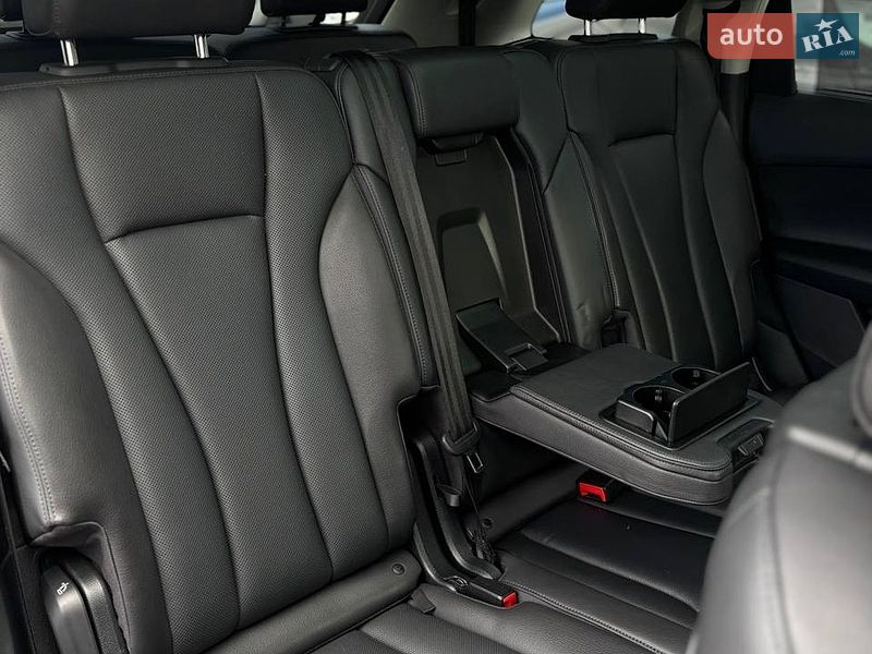 Внедорожник / Кроссовер Audi Q7 2017 в Стрые