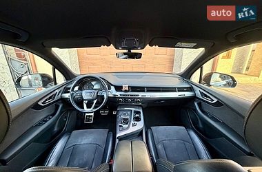 Позашляховик / Кросовер Audi Q7 2017 в Виноградові