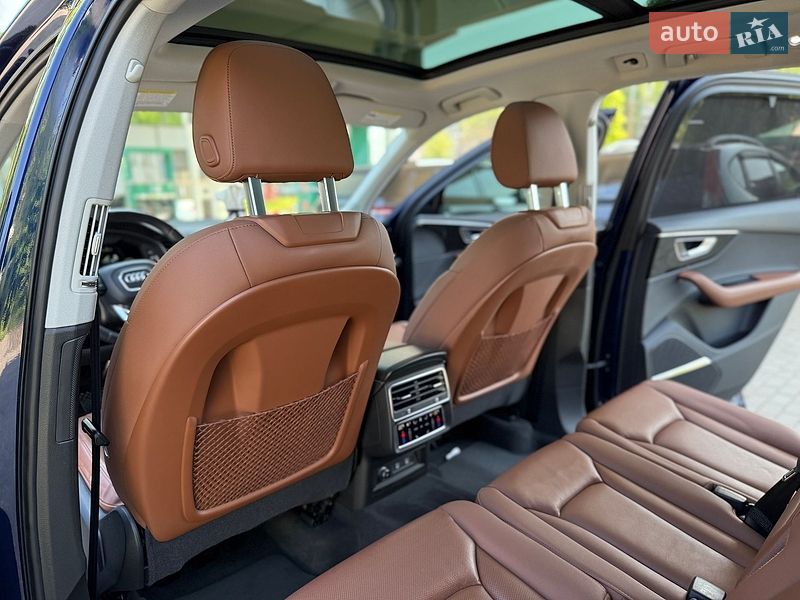Позашляховик / Кросовер Audi Q7 2020 в Дніпрі