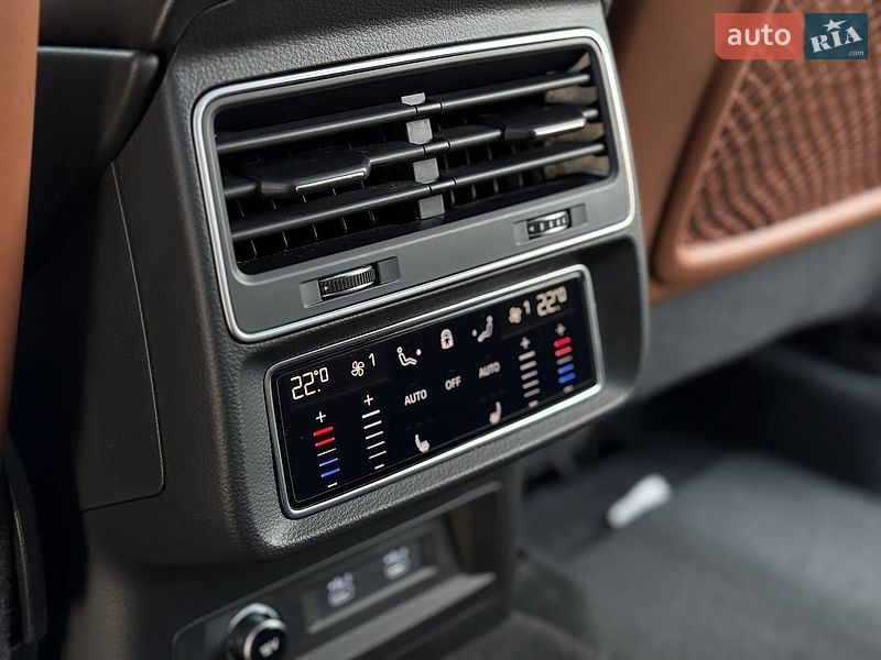 Позашляховик / Кросовер Audi Q7 2020 в Дніпрі