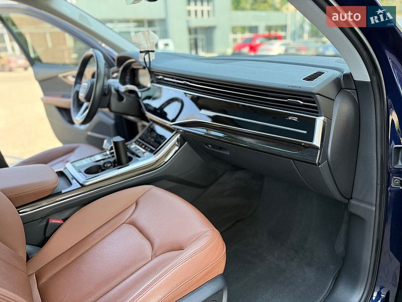 Позашляховик / Кросовер Audi Q7 2020 в Дніпрі
