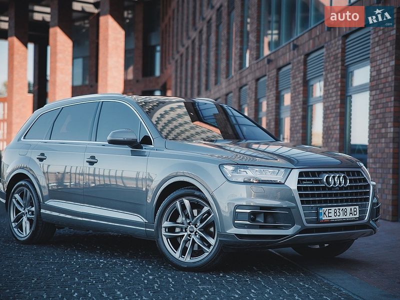 Позашляховик / Кросовер Audi Q7 2017 в Дніпрі