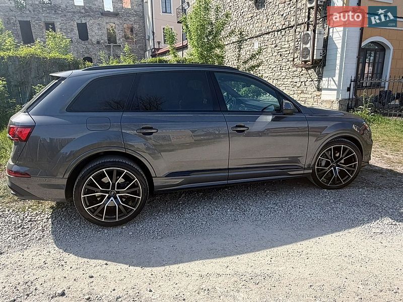Внедорожник / Кроссовер Audi Q7 2020 в Каменец-Подольском