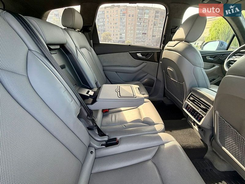 Внедорожник / Кроссовер Audi Q7 2020 в Каменец-Подольском