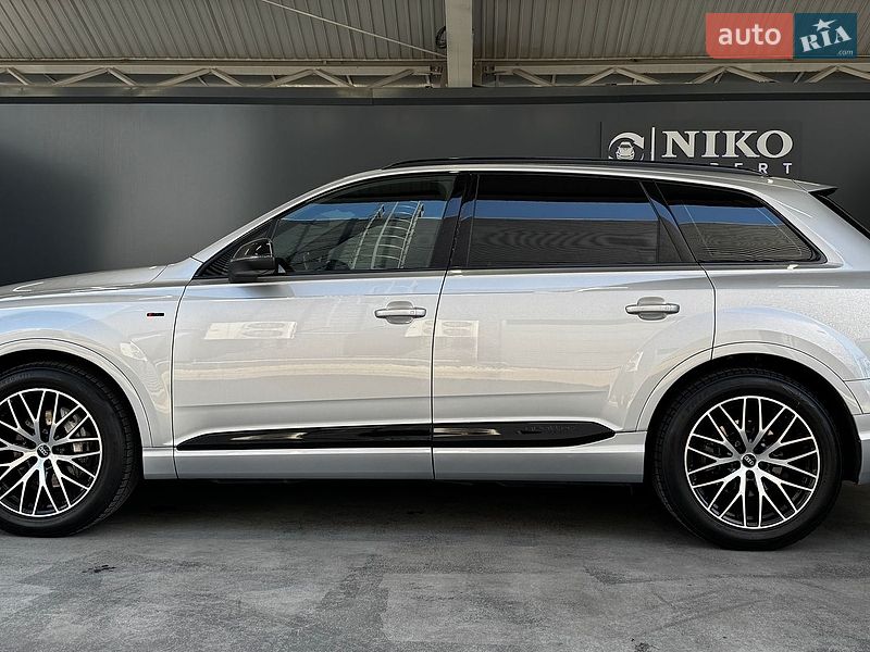 Внедорожник / Кроссовер Audi Q7 2017 в Киеве
