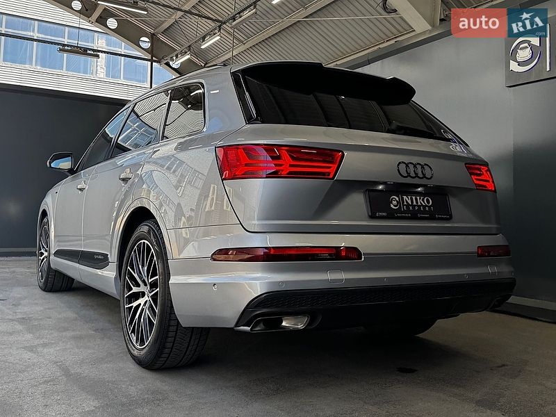 Внедорожник / Кроссовер Audi Q7 2017 в Киеве