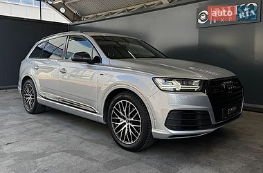 Внедорожник / Кроссовер Audi Q7 2017 в Киеве
