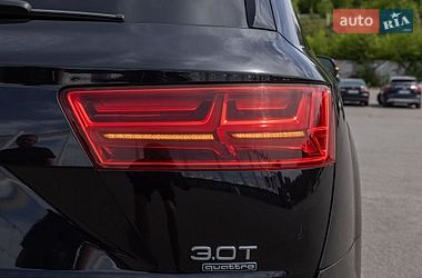 Внедорожник / Кроссовер Audi Q7 2016 в Киеве