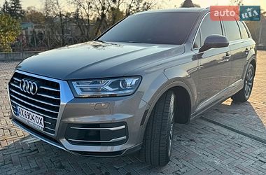 Позашляховик / Кросовер Audi Q7 2015 в Краснограді