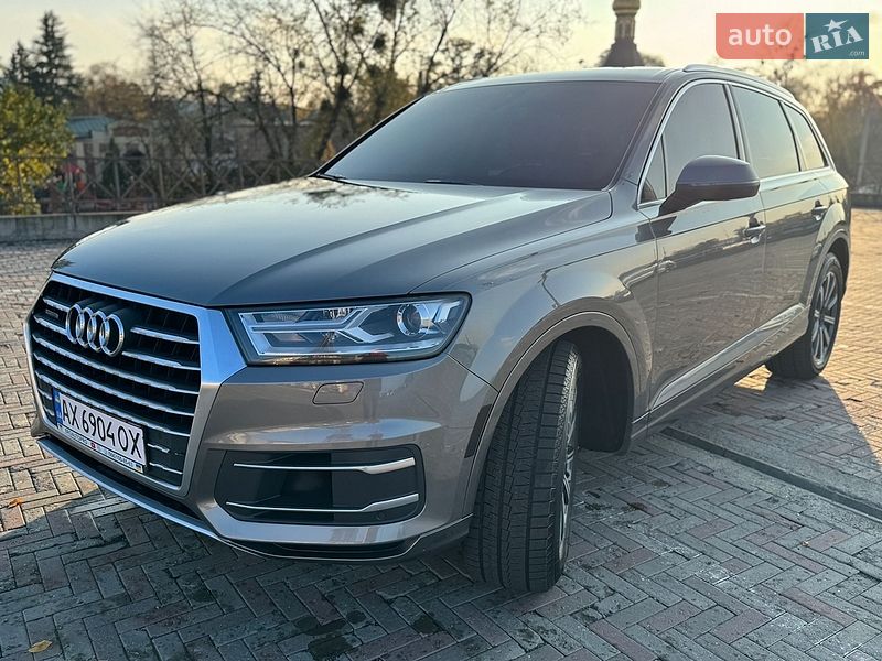 Позашляховик / Кросовер Audi Q7 2015 в Краснограді