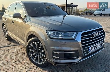 Позашляховик / Кросовер Audi Q7 2015 в Краснограді