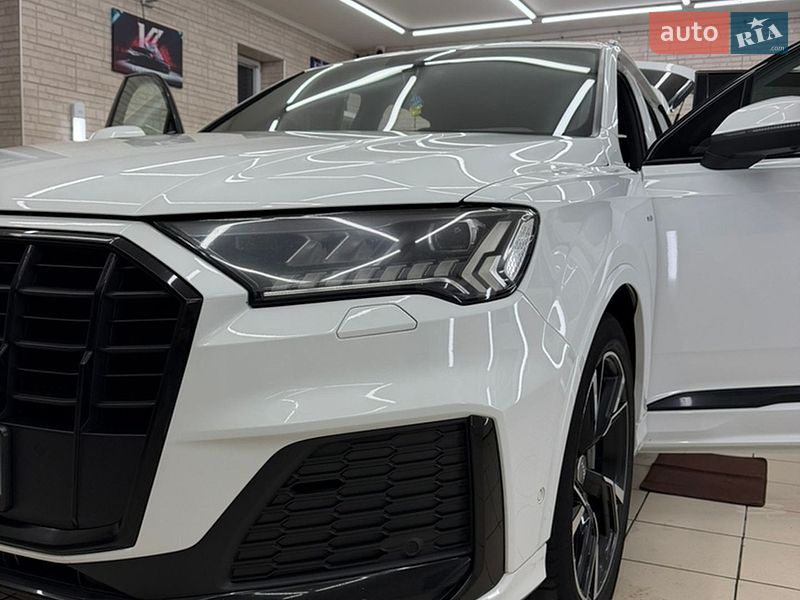 Внедорожник / Кроссовер Audi Q7 2021 в Киеве