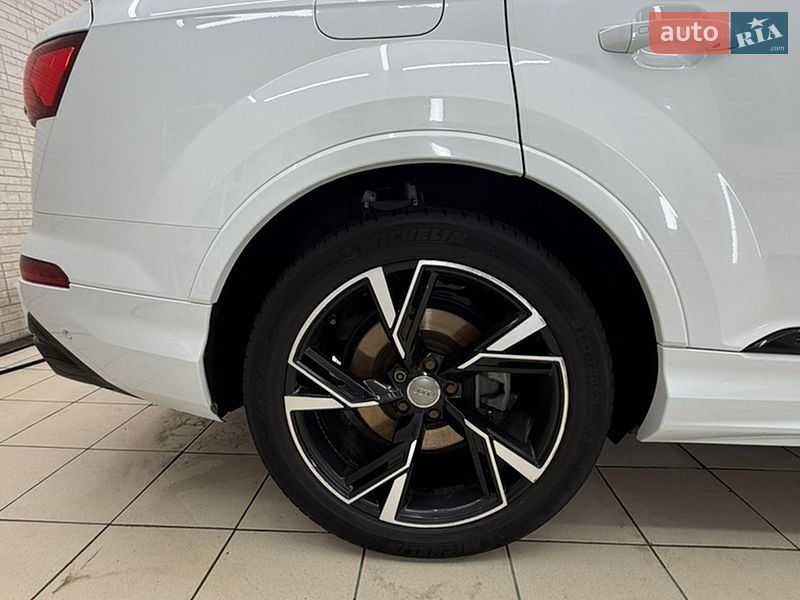 Внедорожник / Кроссовер Audi Q7 2021 в Киеве