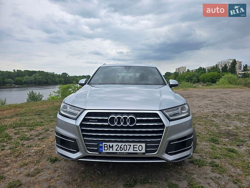 Позашляховик / Кросовер Audi Q7 2017 в Києві
