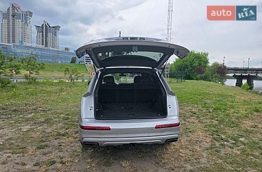 Позашляховик / Кросовер Audi Q7 2017 в Києві