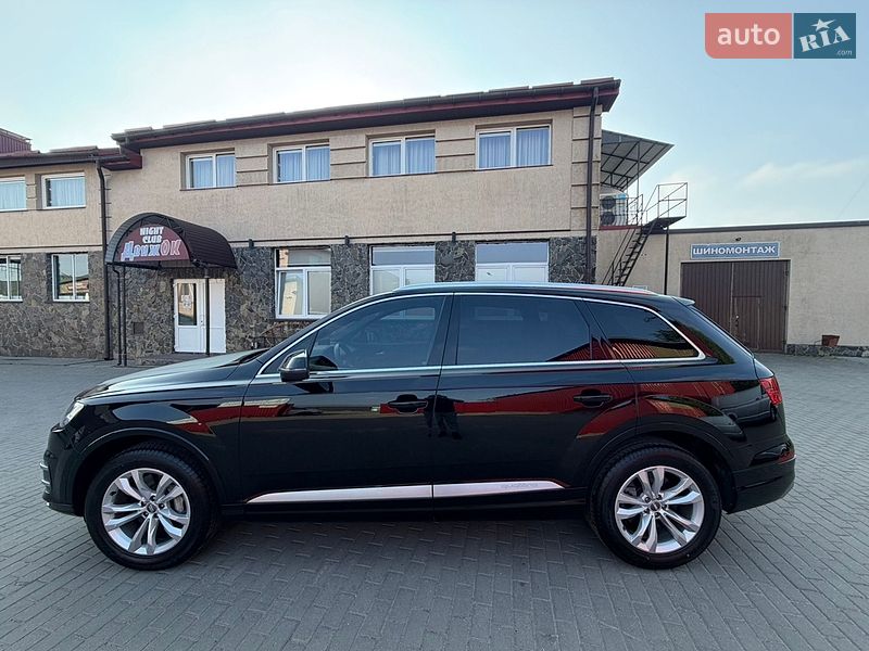 Позашляховик / Кросовер Audi Q7 2017 в Володимирі