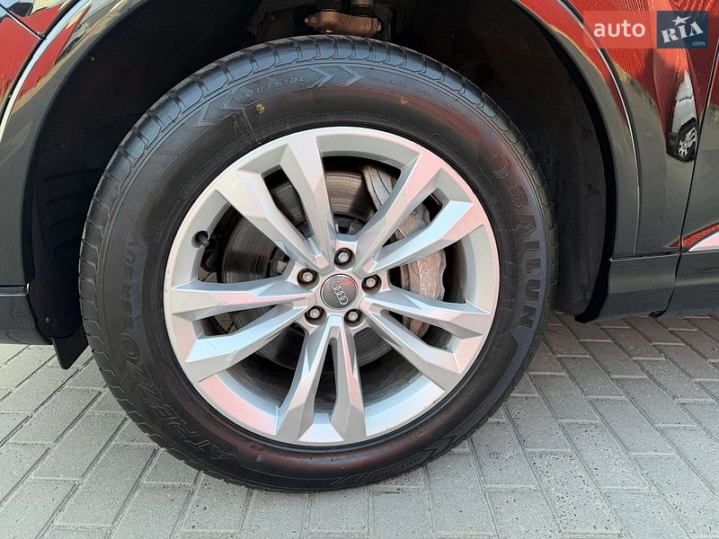 Позашляховик / Кросовер Audi Q7 2017 в Володимирі