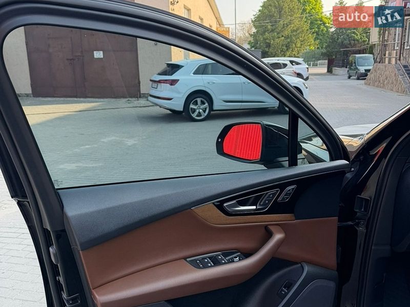 Позашляховик / Кросовер Audi Q7 2017 в Володимирі