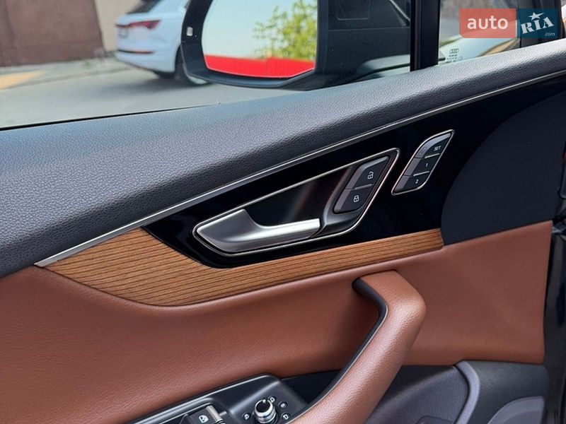 Позашляховик / Кросовер Audi Q7 2017 в Володимирі