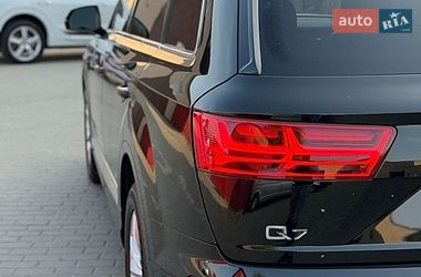 Позашляховик / Кросовер Audi Q7 2017 в Володимирі
