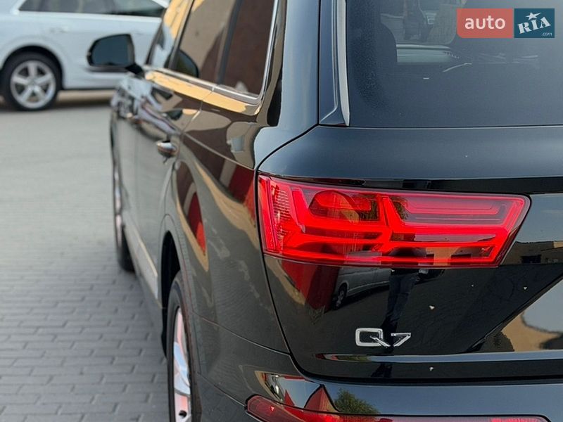 Позашляховик / Кросовер Audi Q7 2017 в Володимирі