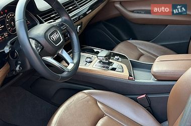 Позашляховик / Кросовер Audi Q7 2017 в Володимирі