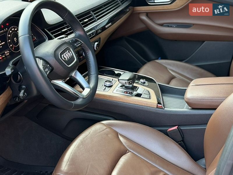 Позашляховик / Кросовер Audi Q7 2017 в Володимирі