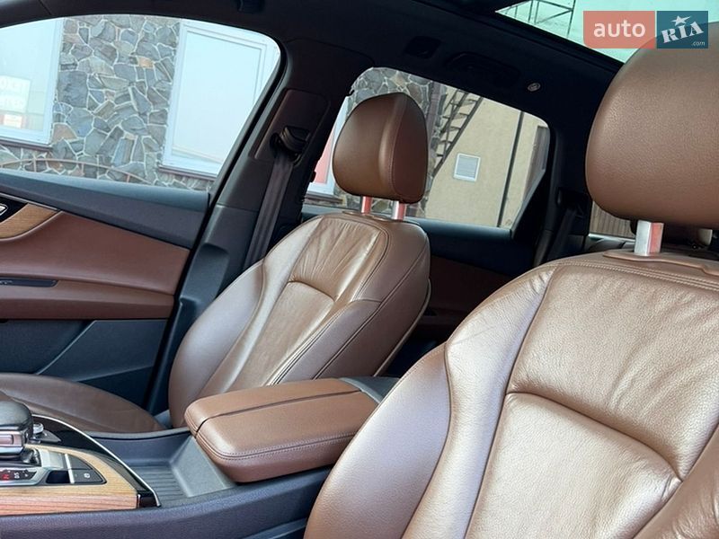 Позашляховик / Кросовер Audi Q7 2017 в Володимирі