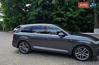 Позашляховик / Кросовер Audi Q7 2017 в Чернівцях