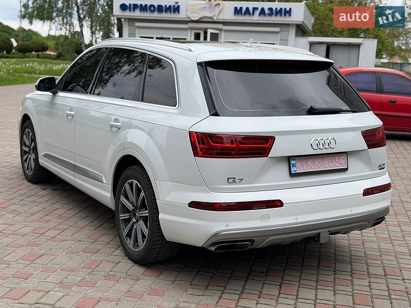 Позашляховик / Кросовер Audi Q7 2016 в Лубнах