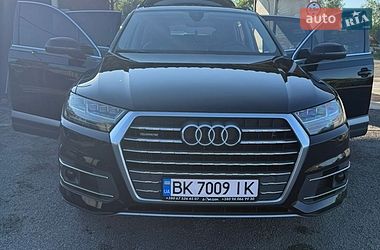 Позашляховик / Кросовер Audi Q7 2016 в Чуднові